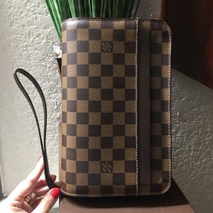 Louis Vuitton Saint Louis clutch